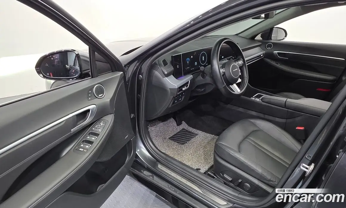 Hyundai Sonata 2023 1.6 автомат (гидро), фото 13