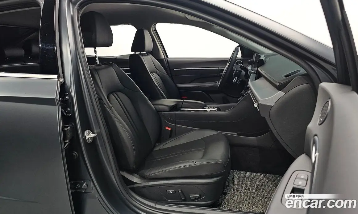 Hyundai Sonata 2024 1.6 автомат (гидро), фото 13