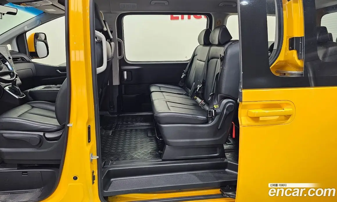 Hyundai Staria 2022 3.5 автомат (гидро), фото 15