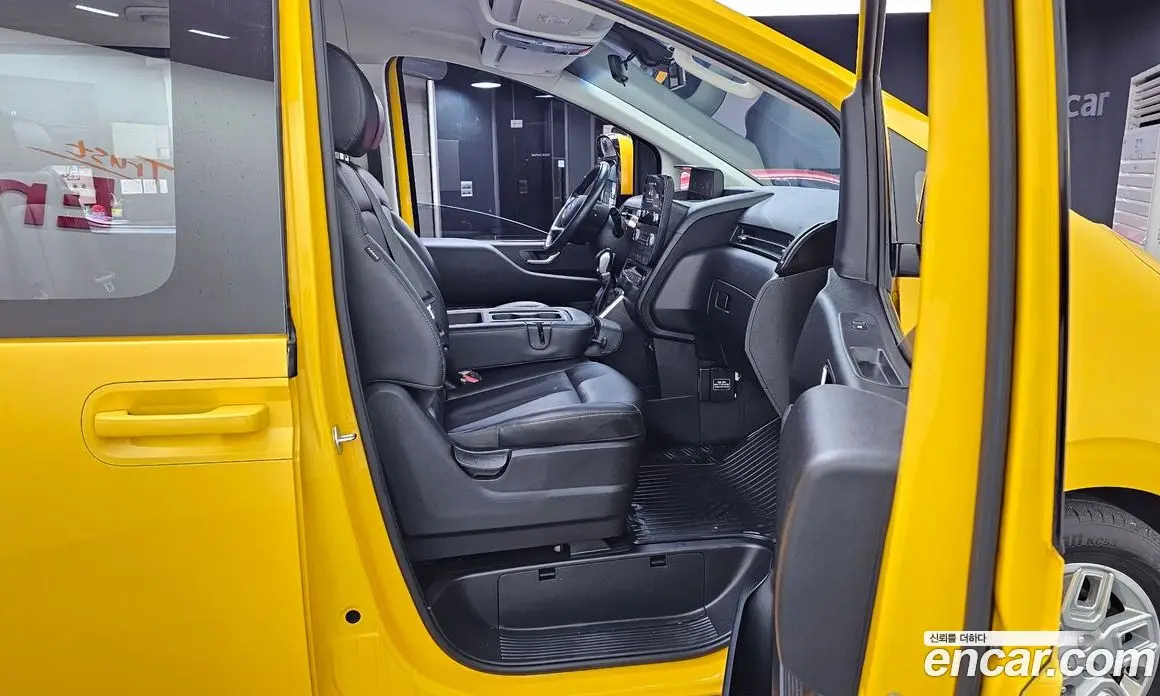 Hyundai Staria 2022 3.5 автомат (гидро), фото 16