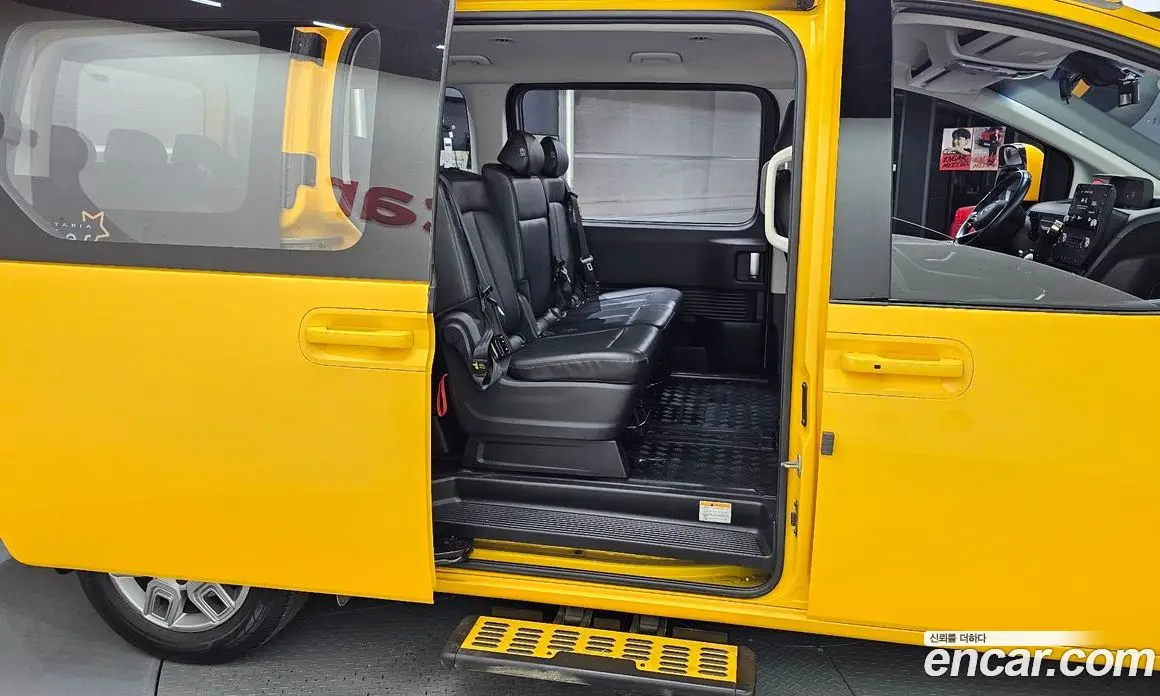 Hyundai Staria 2022 3.5 автомат (гидро), фото 17