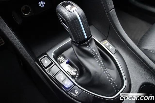 Hyundai Veloster 2022 2.0 автомат (гидро), миниатюра 10