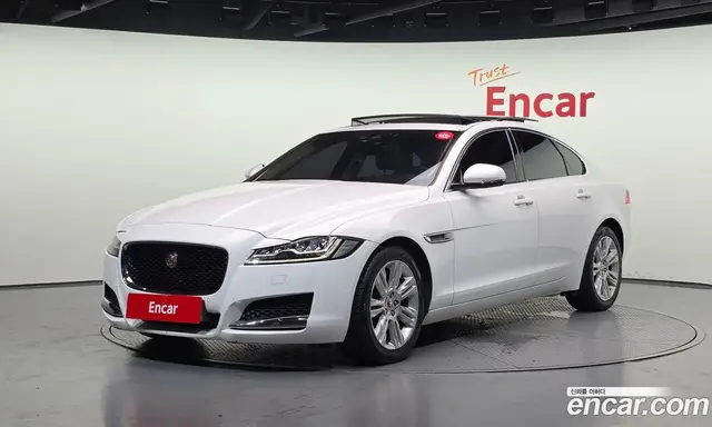 Jaguar XF 2016 2.0 автомат (гидро), миниатюра 1 Jaguar XF 2016 2.0 автомат (гидро), миниатюра 1