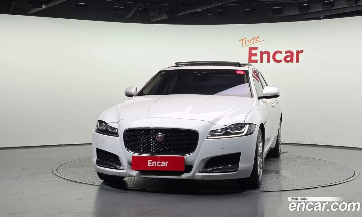 Jaguar XF 2016 2.0 автомат (гидро), фото 3 Jaguar XF 2016 2.0 автомат (гидро), фото 3