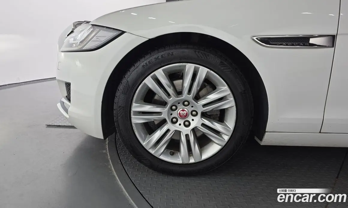 Jaguar XF 2016 2.0 автомат (гидро), фото 5 Jaguar XF 2016 2.0 автомат (гидро), фото 5