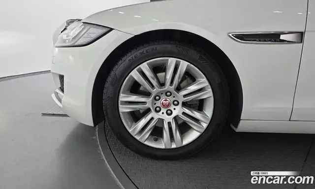Jaguar XF 2016 2.0 автомат (гидро), миниатюра 5 Jaguar XF 2016 2.0 автомат (гидро), миниатюра 5