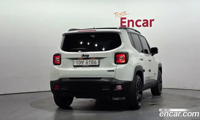 Jeep Renegade 2017 2.4 автомат (гидро), миниатюра 3