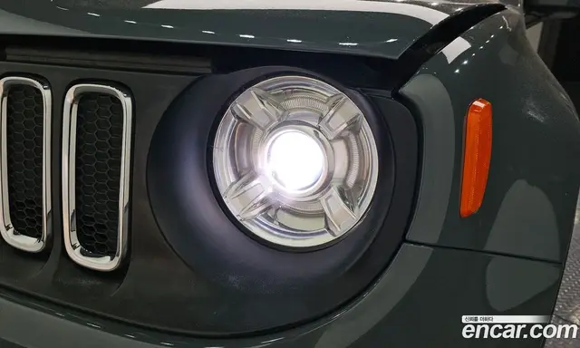 Jeep Renegade 2017 2.4 автомат (гидро), миниатюра 8