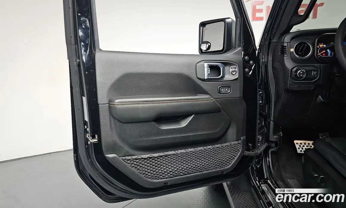 Jeep Wrangler 2024 2.0 автомат (гидро), фото 13
