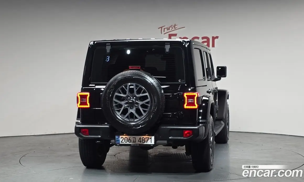 Jeep Wrangler 2024 2.0 автомат (гидро), фото 3