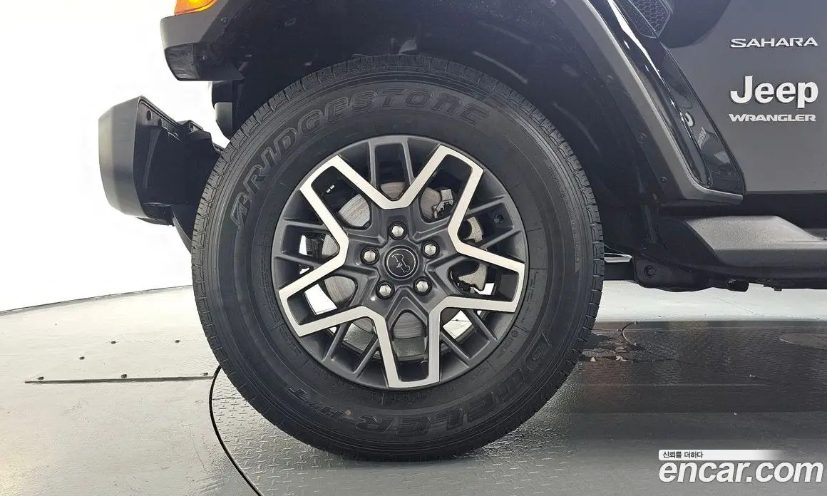 Jeep Wrangler 2024 2.0 автомат (гидро), фото 4