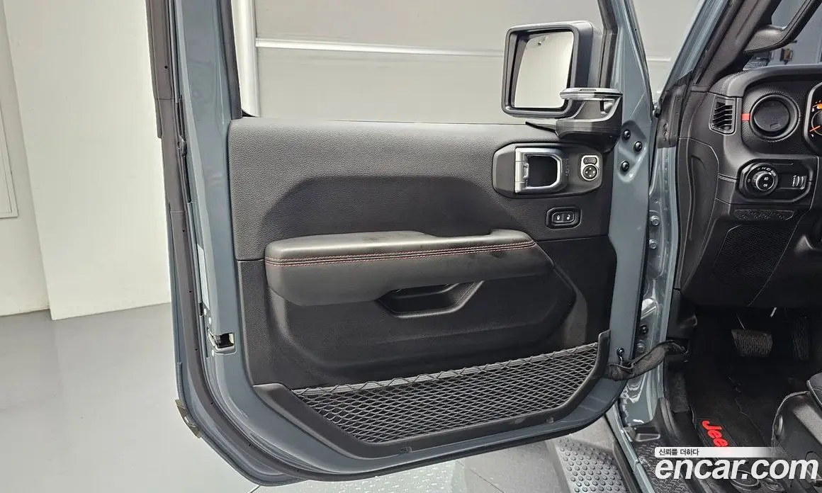 Jeep Wrangler 2024 2.0 автомат (гидро), фото 14
