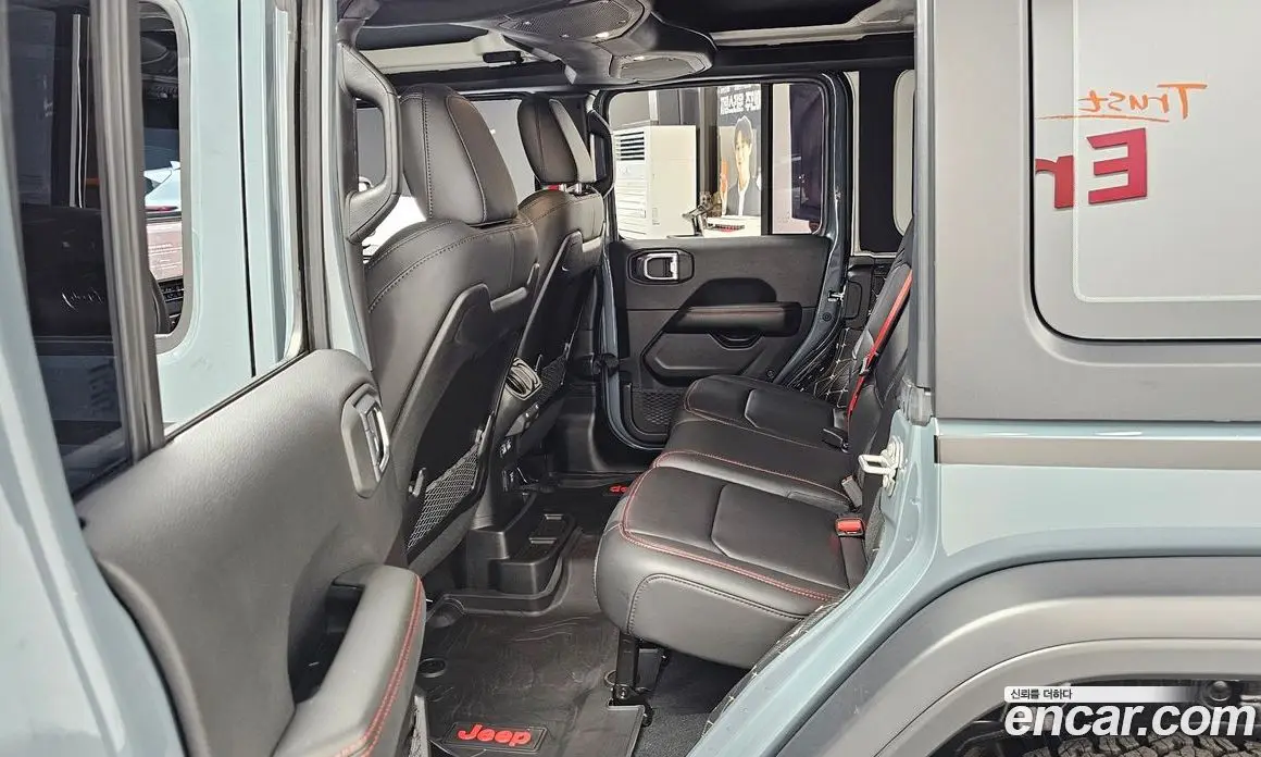 Jeep Wrangler 2024 2.0 автомат (гидро), фото 17