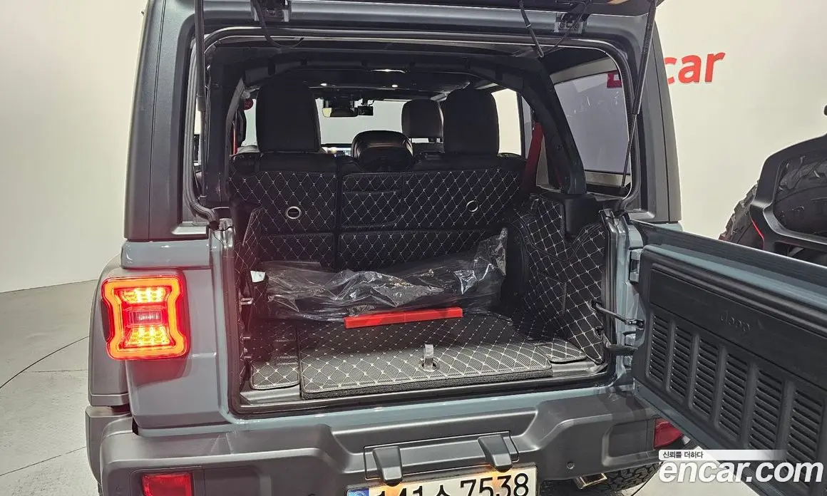 Jeep Wrangler 2024 2.0 автомат (гидро), фото 25
