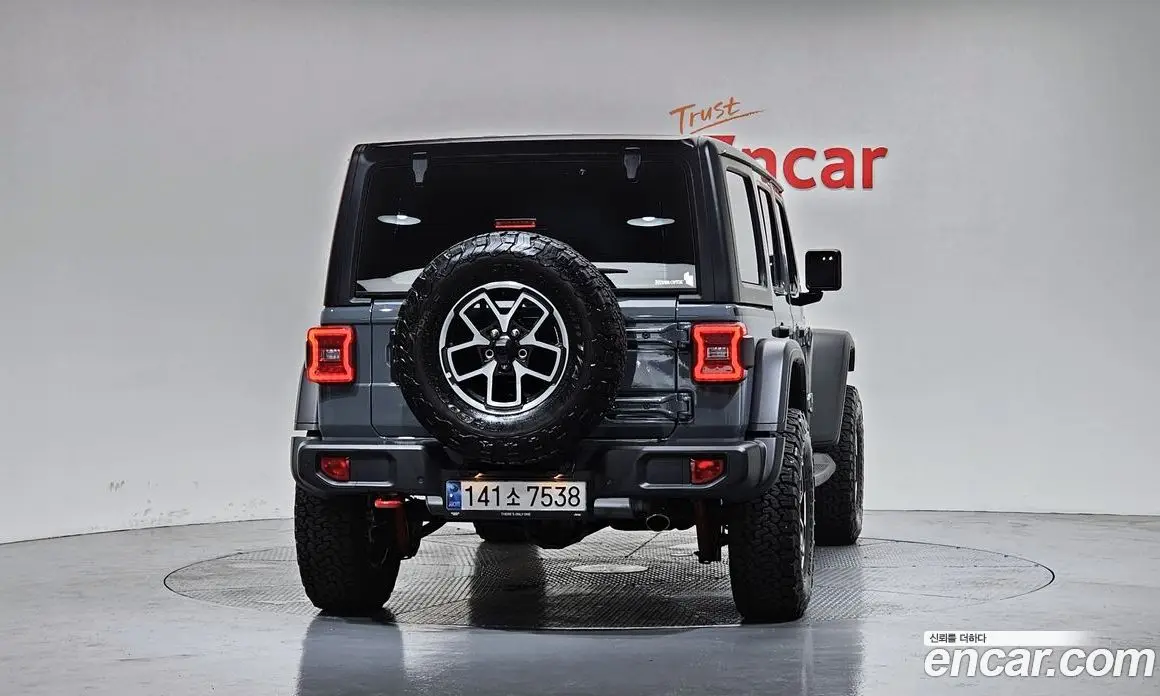 Jeep Wrangler 2024 2.0 автомат (гидро), фото 4