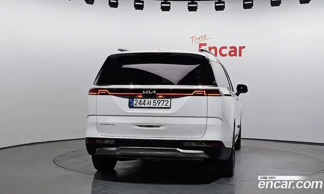 Kia Carnival 2023 2.2 автомат (гидро), миниатюра 4