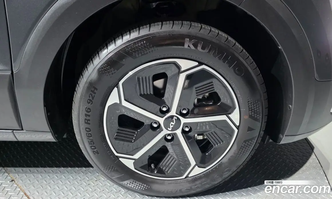 Kia Niro 2024 1.6 автомат (гидро), фото 5