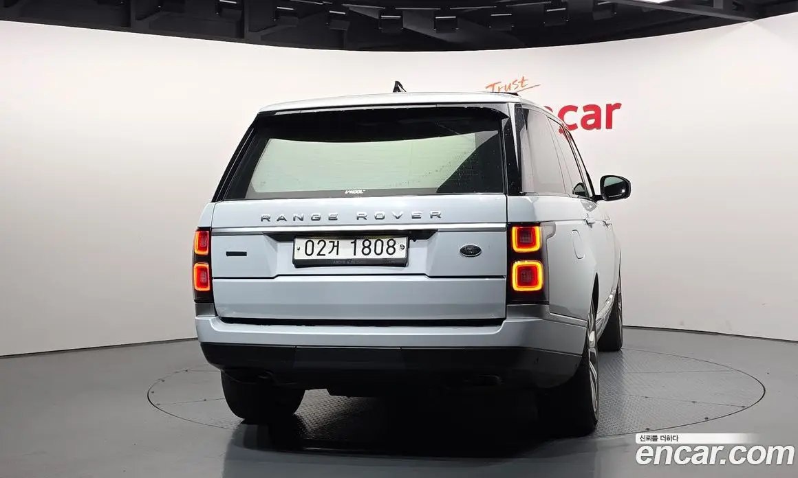 Land Rover Range Rover 2018 4.4 автомат (гидро), фото 4