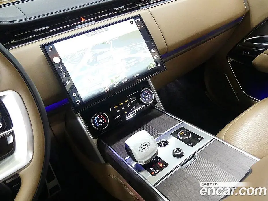 Land Rover Range Rover 2023 4.4 автомат (гидро), фото 13