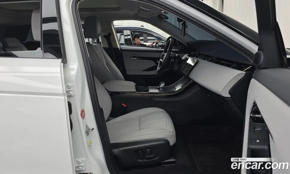 Land Rover Range Rover Evoque 2025 2.0 автомат (гидро), фото 11
