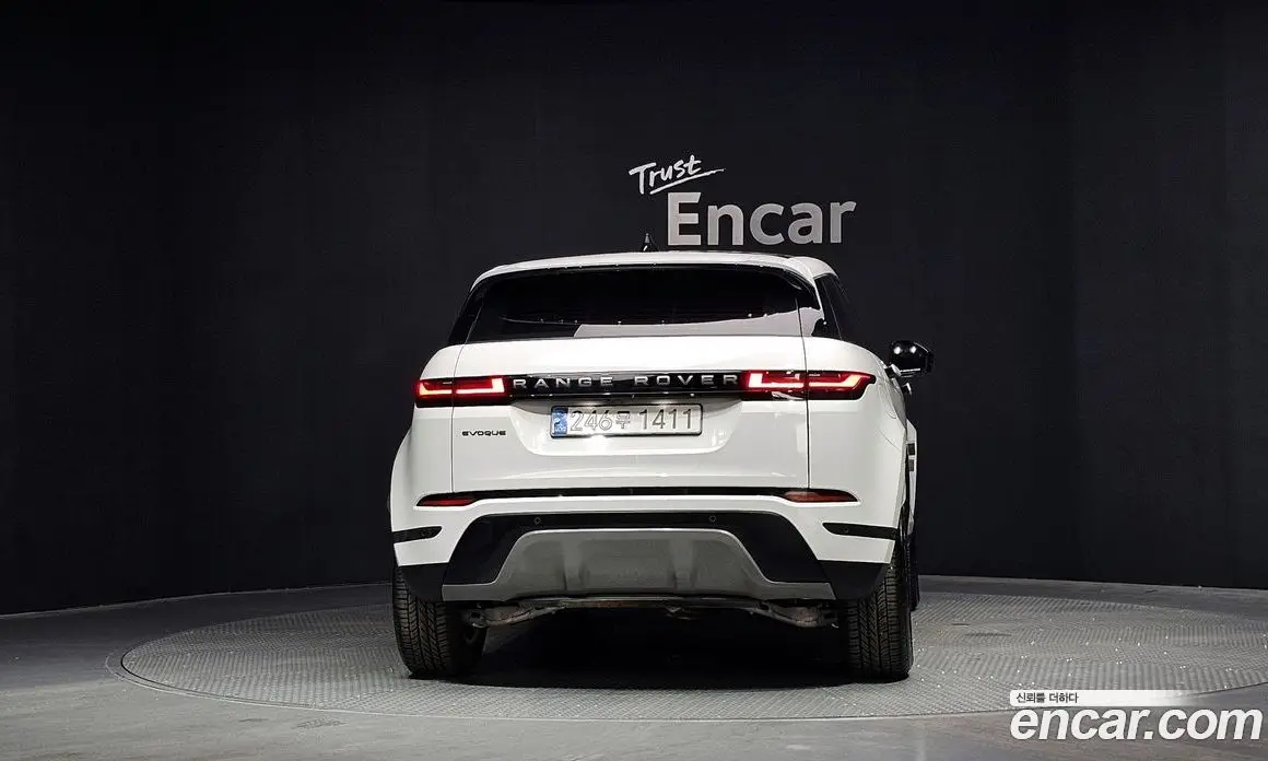 Land Rover Range Rover Evoque 2025 2.0 автомат (гидро), фото 4
