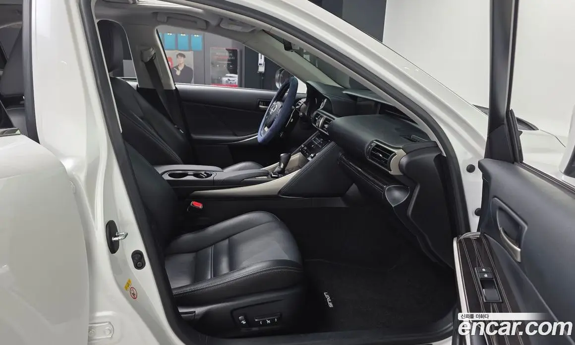 Lexus IS 2016 2.0 автомат (гидро), фото 11 Lexus IS 2016 2.0 автомат (гидро), фото 11
