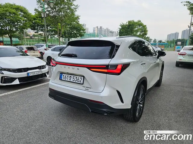 Lexus NX 2024 2.5 автомат (гидро), миниатюра 3