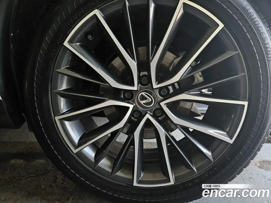 Lexus NX 2024 2.5 автомат (гидро), фото 8