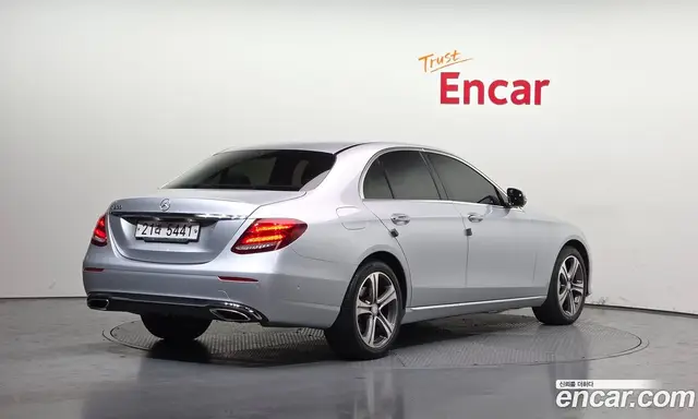Mercedes-Benz E-Class 2017 2.0 автомат (гидро), миниатюра 2