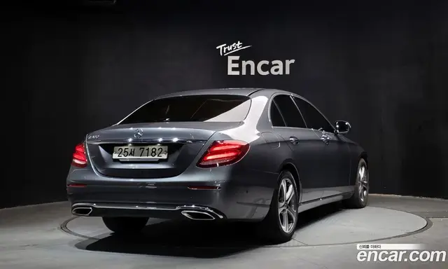 Mercedes-Benz E-Class 2019 2.0 автомат (гидро), миниатюра 2