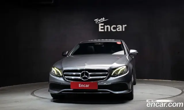 Mercedes-Benz E-Class 2019 2.0 автомат (гидро), миниатюра 3