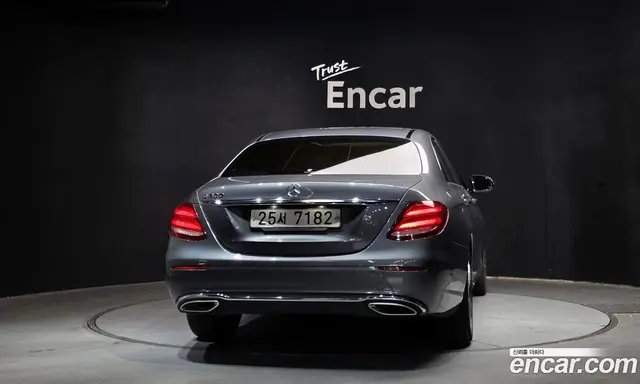 Mercedes-Benz E-Class 2019 2.0 автомат (гидро), миниатюра 4