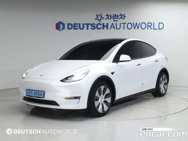 Tesla Model Y 2022 автомат (гидро), миниатюра 1