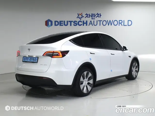 Tesla Model Y 2022 автомат (гидро), миниатюра 2