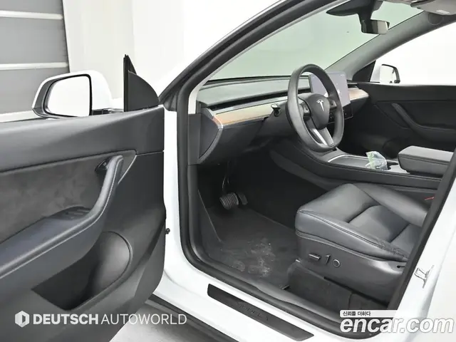 Tesla Model Y 2022 автомат (гидро), миниатюра 11