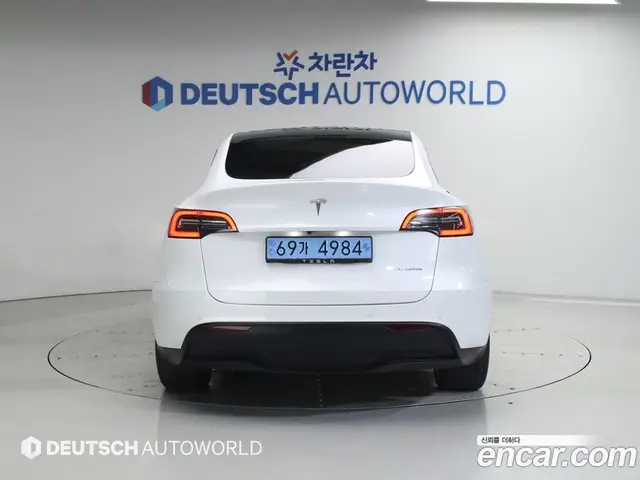 Tesla Model Y 2022 автомат (гидро), миниатюра 4