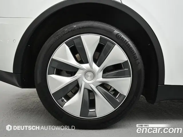 Tesla Model Y 2022 автомат (гидро), миниатюра 5
