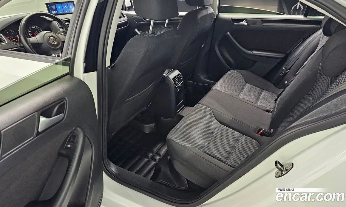 Volkswagen Jetta 2014 1.6 автомат (гидро), фото 11