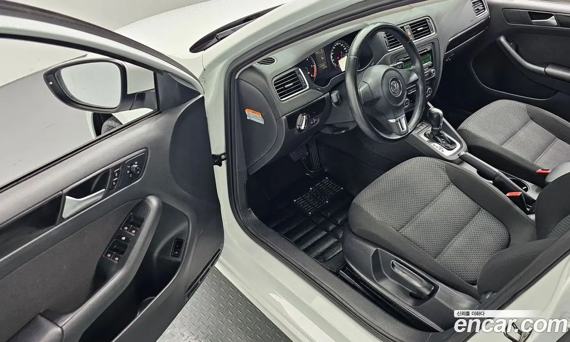 Volkswagen Jetta 2014 1.6 автомат (гидро), фото 10
