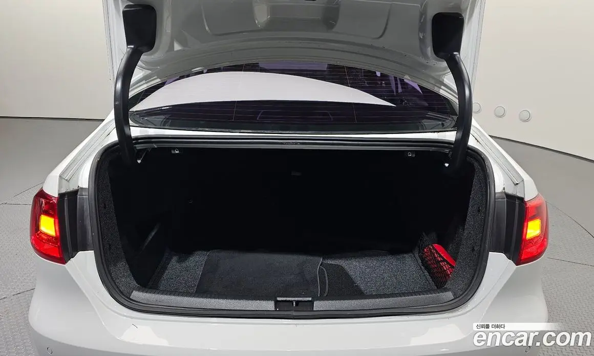 Volkswagen Jetta 2014 1.6 автомат (гидро), фото 20
