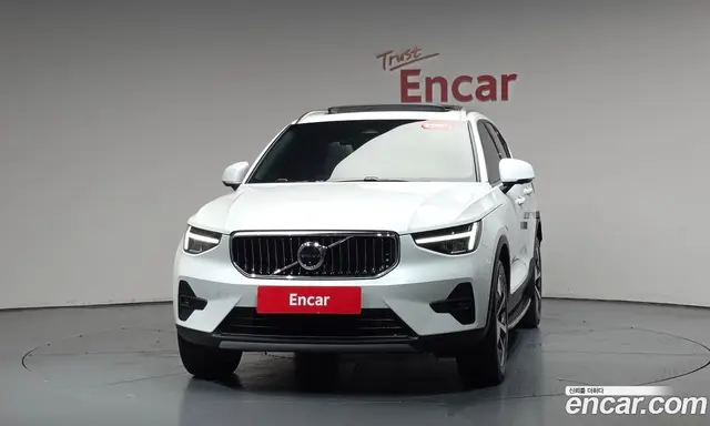 Volvo XC40 2023 2.0 автомат (гидро), миниатюра 2