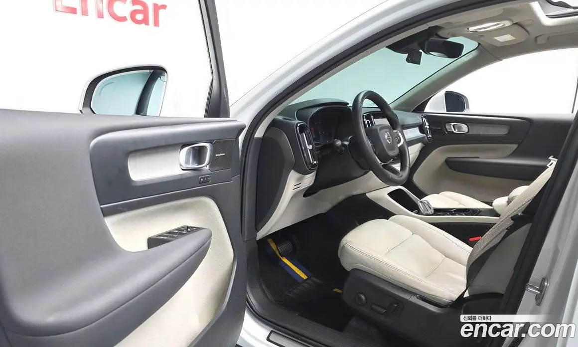 Volvo XC40 2023 2.0 автомат (гидро), фото 12