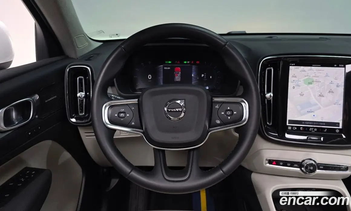 Volvo XC40 2023 2.0 автомат (гидро), фото 17