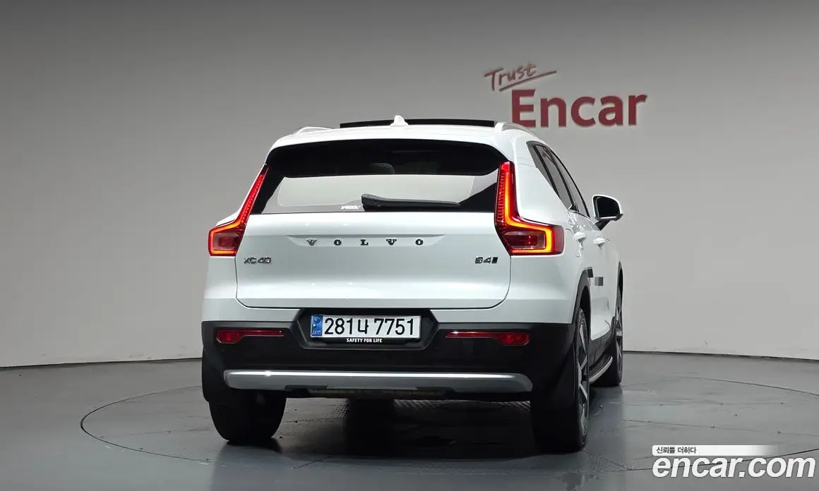 Volvo XC40 2023 2.0 автомат (гидро), фото 3
