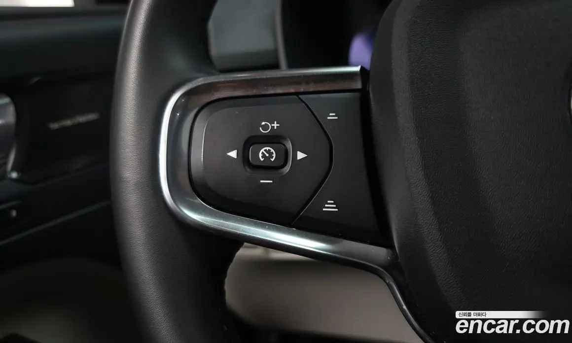 Volvo XC40 2023 2.0 автомат (гидро), фото 21