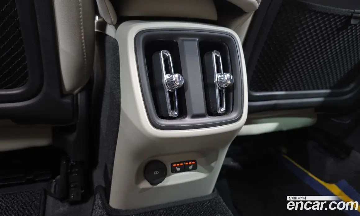 Volvo XC40 2023 2.0 автомат (гидро), фото 29
