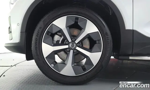 Volvo XC40 2023 2.0 автомат (гидро), миниатюра 4