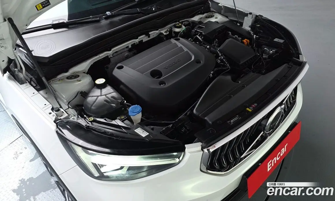 Volvo XC40 2023 2.0 автомат (гидро), фото 5