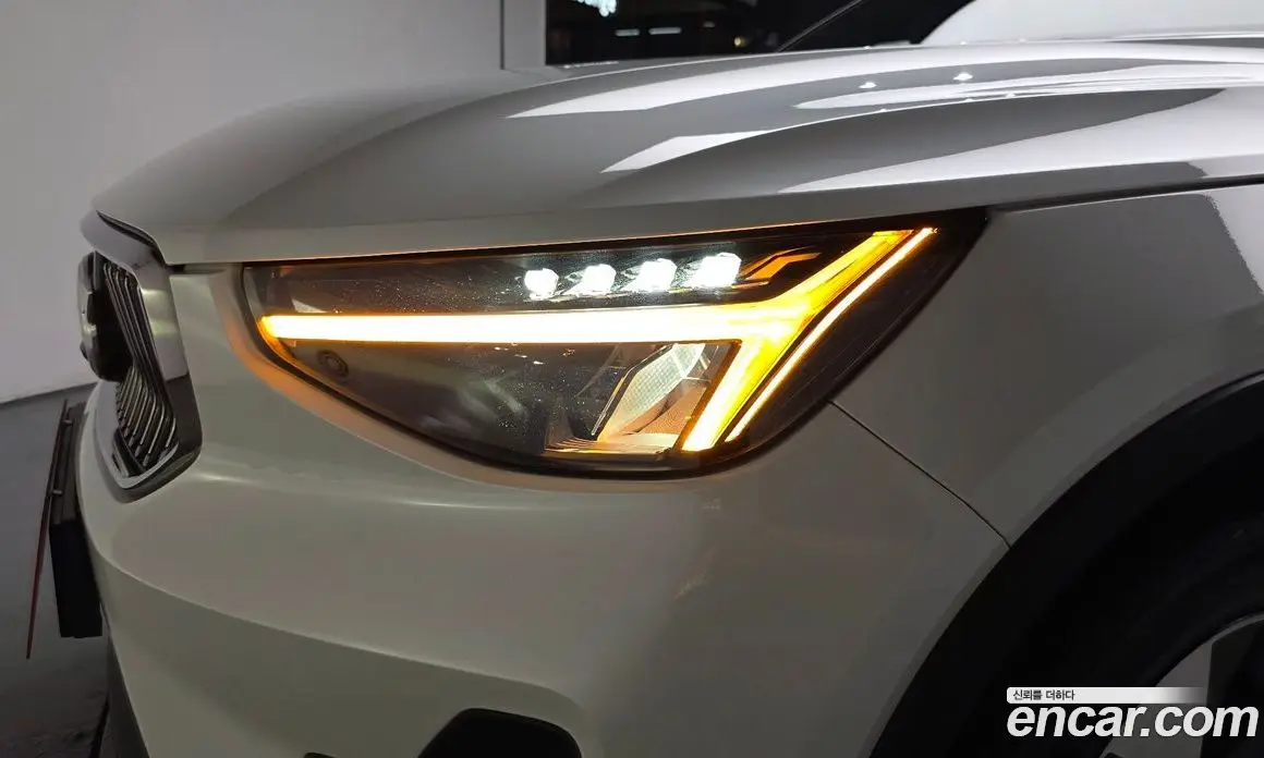 Volvo XC40 2023 2.0 автомат (гидро), фото 7