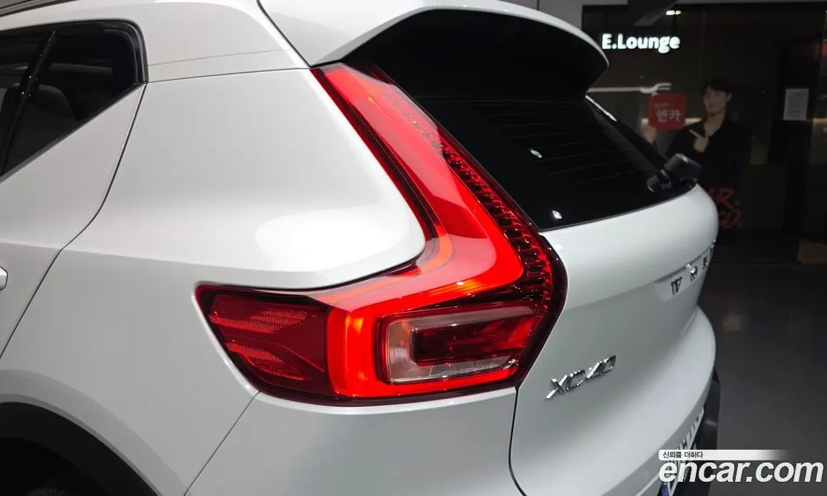 Volvo XC40 2023 2.0 автомат (гидро), фото 8